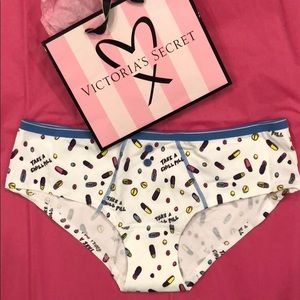 NEW “Take a Chill Pill” VS Pink Hipster Panty M